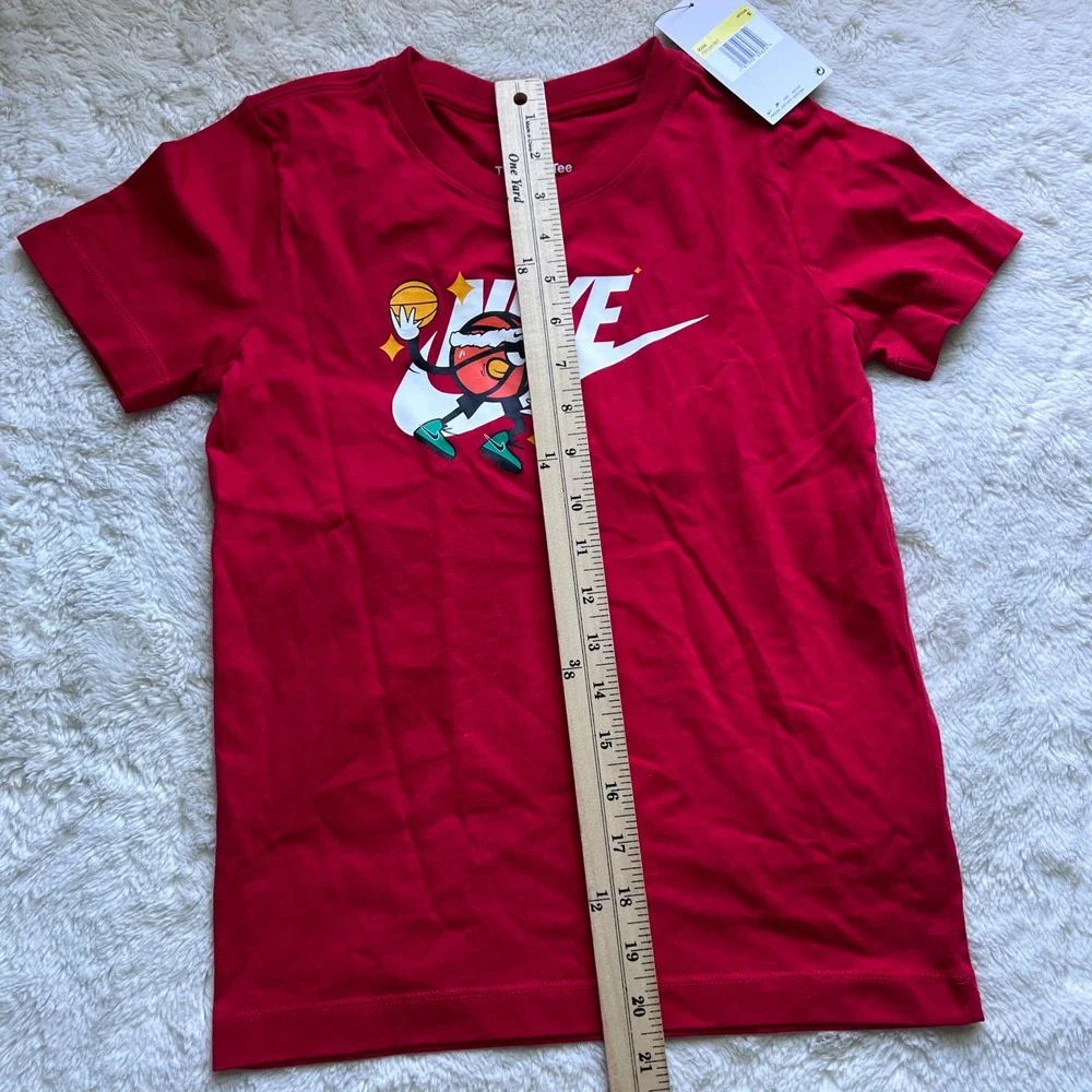 Nike Kids Basketball Graphic T-Shirt Red Short Sleeve Crew Neck FZ5123-657 Small